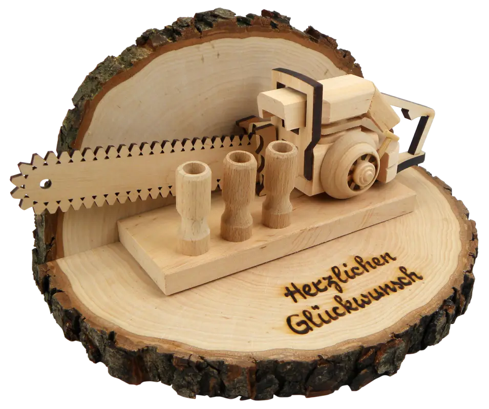 Günstig Motorsäge auf Holzscheibe