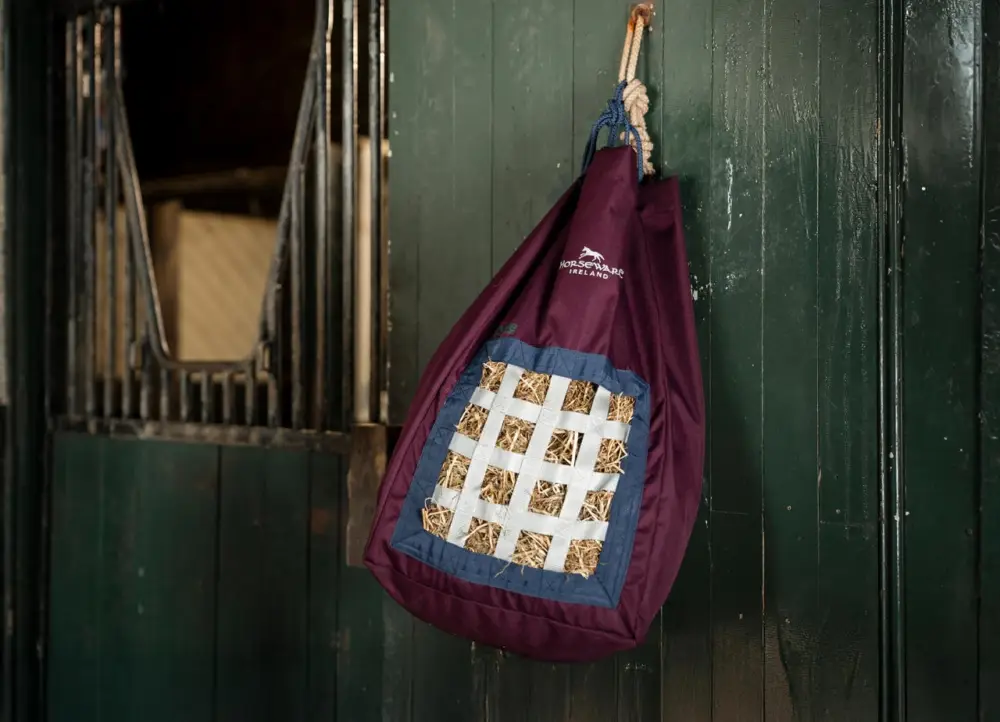 Kracherpreis Horseware Revive Haybag Fig/Navy & Silver, One Size