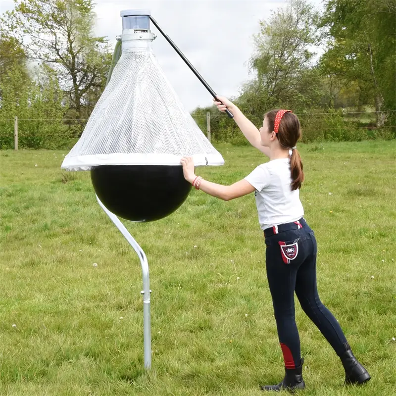 Neuheit VOSS.farming "easyGRIP" Entnahmehilfe für Bremsenfallen-Behälter
