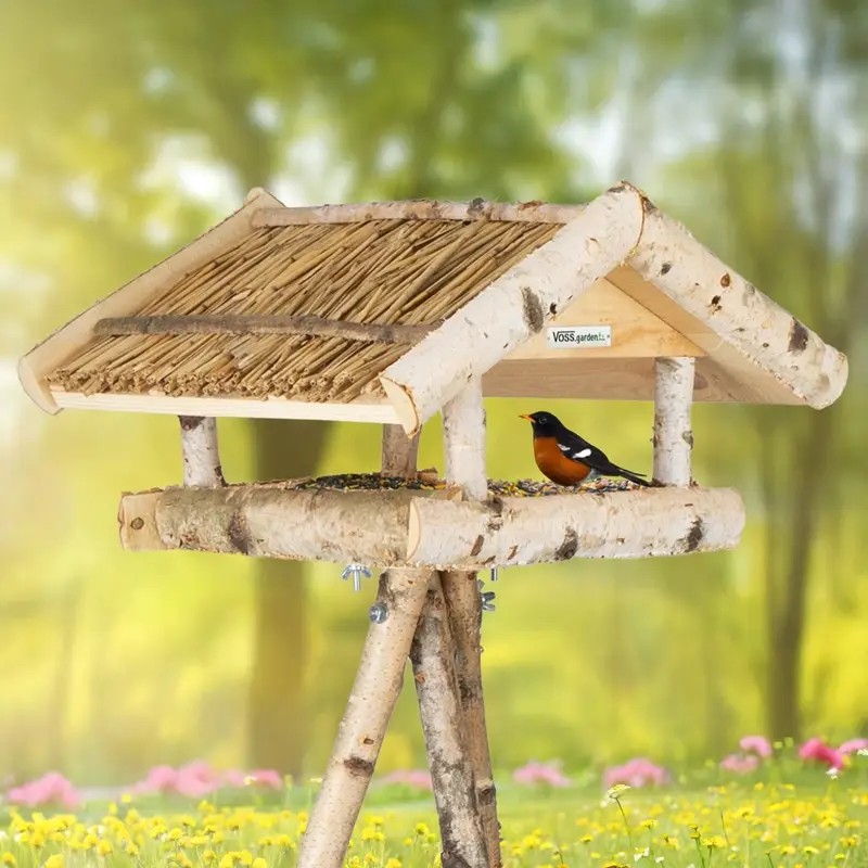Neu Im Sortiment VOSS.garden Vogelhaus "Larna", mit Reetdach und Ständer